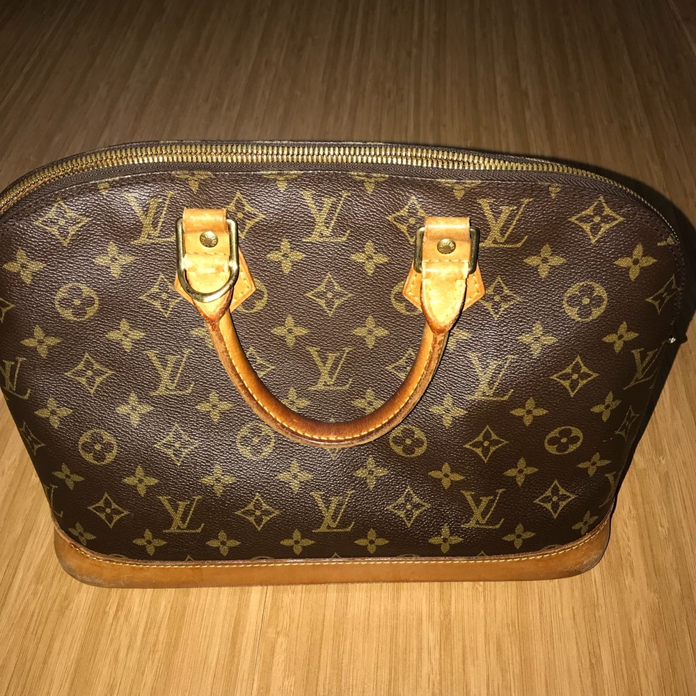 Louis Vuitton GUC Bag. Perfect for day to day use.
